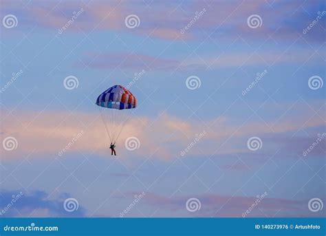 Parachuting Sunset 的图像结果