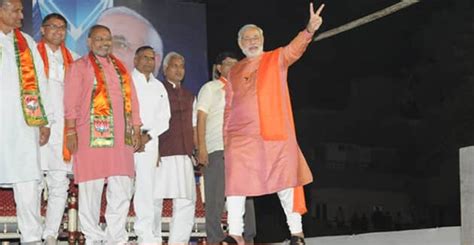 Is Gujarat a beggar state? Are we standing in front of Delhi with a ...