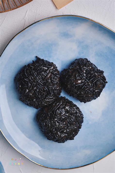 Brigadeiros - Brazilian CHOCOLATE BALLS - Eazy Peazy Desserts