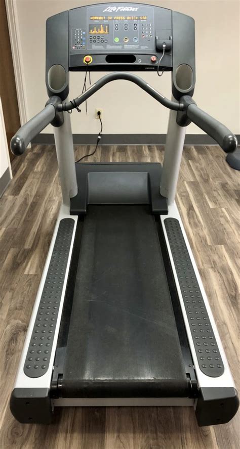 LIFE FITNESS CLST TREADMILL (CLEANED AND SERVICED) – DSI Fitness