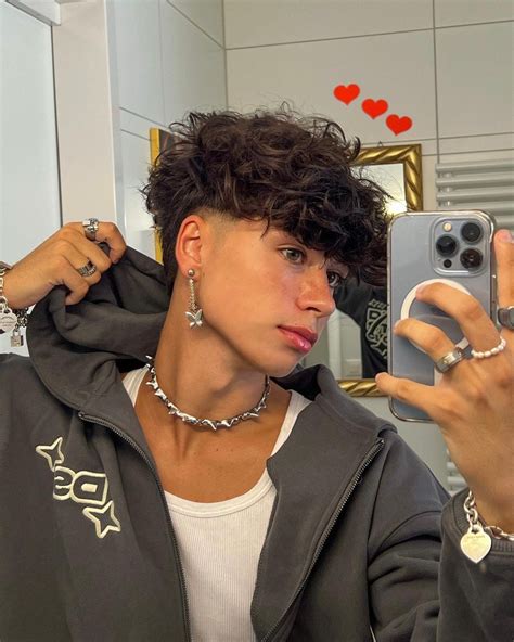 Publié par @kris8an Kris Grippo: “Kris how much jewellery do you want ...