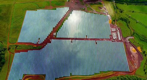 Gallery of Tesla Debuts Massive Energy-Storing Solar Farm on Hawaiian Island - 2