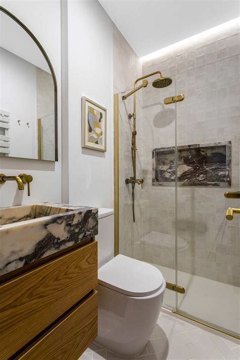 14 ideas de baños modernos, grandes y pequeños revestidos con mármol