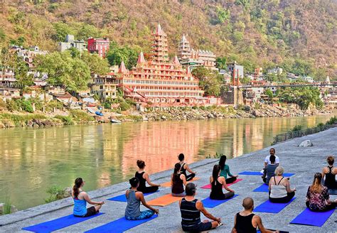 A Guide to Yoga in India - Ashrams, Retreats and YTTs (2025)