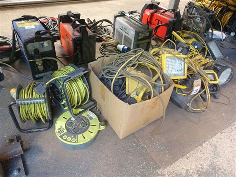 +VAT Bay of assorted 240v extension leads, 110v extension cables and ...