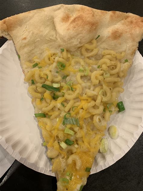 My friend went to Chicago and got herself some vegan pizza : shittyfoodporn