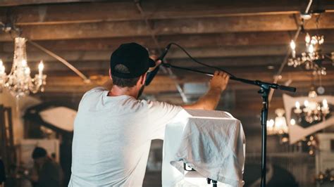 How Much Does A PA Make? Find Production Assistant Jobs & Salary Info