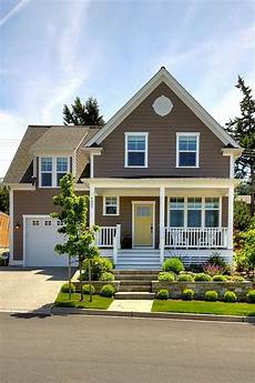 Brown House Exterior by Brown Exterior Yellow Door Porch Landscaping Brown House Exterior