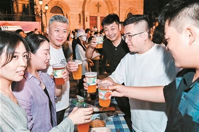 青岛日报数字报-上街里啤酒节奏响老城复兴新篇章