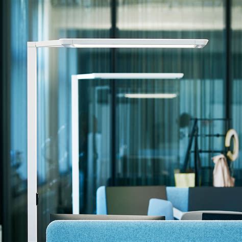 Yara.single LED floor lamp CCT, BT, PIR, white | Lights.ie