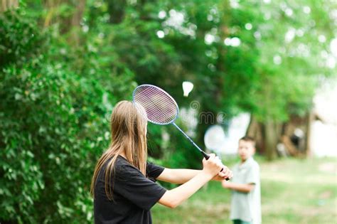 People Playing Badminton 的图像结果