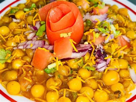 ಸಂಜೆ ಬಿಸಿ-ಬಿಸಿಯಾಗಿ ಏನಾದ್ರೂ ತಿನ್ನಬೇಕನಿಸ್ತಿದ್ಯಾ? ಒಮ್ಮೆ ಬಟಾಣಿ ಚಾಟ್ ಟ್ರೈ ...