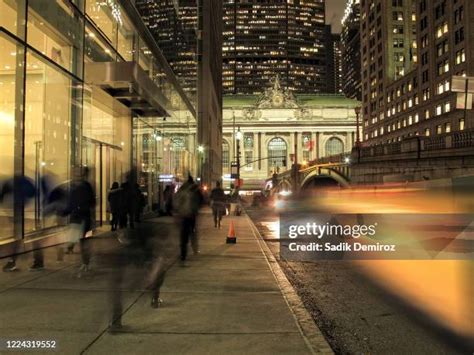 New York Business People Walking 的图像结果