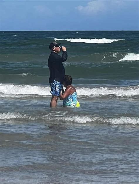 Just act natural. Nobody at the public beach will notice : r/TeeHeeSexualStuff