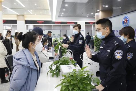 重庆高新区出入境管理支队深刻诠释“出入有境 服务无境”_腾讯新闻