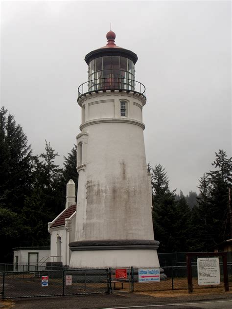 Northwest coast of US - Oregon / Umpqua River lighthouse - World of ...