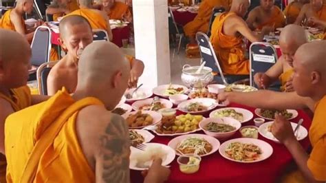 泰国的僧人可以吃肉吗？看完瞬间涨知识了_凤凰网视频_凤凰网