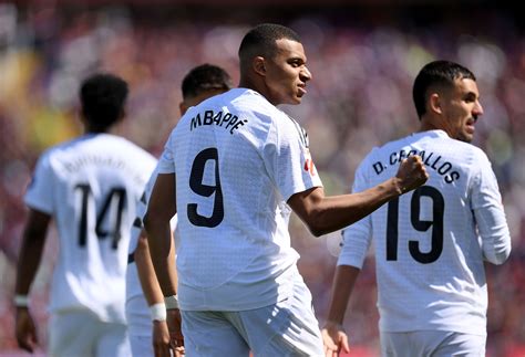 Barcelona fans continue to single one player out for praise vs ...