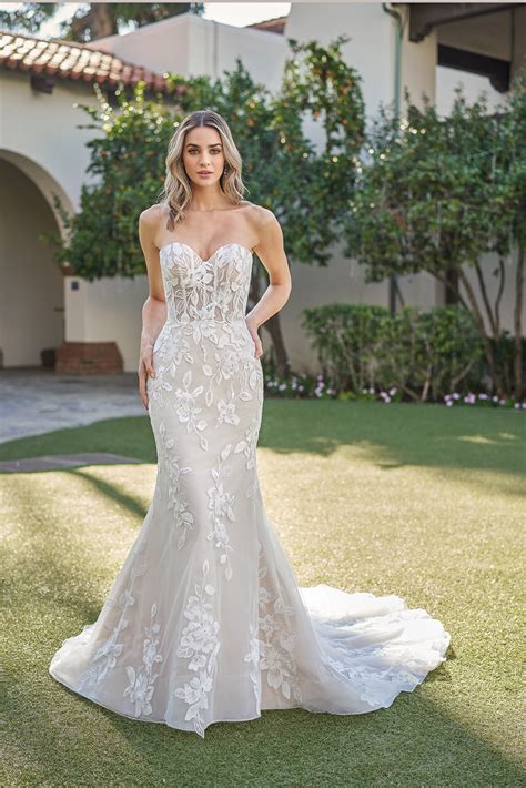 Strapless Sweetheart Fit And Flare Wedding Dresses