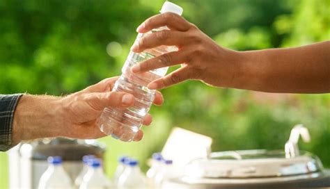 5 Major Side Effects of Drinking Water from Plastic Bottles
