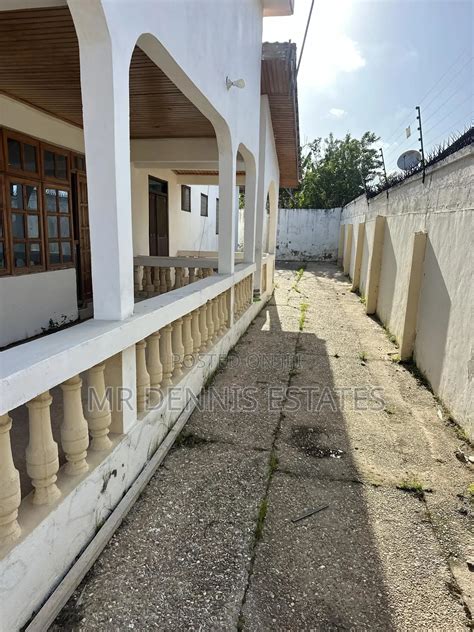 5bdrm House in Westhills Hills Mall for rent in West Hills Mall Area ...