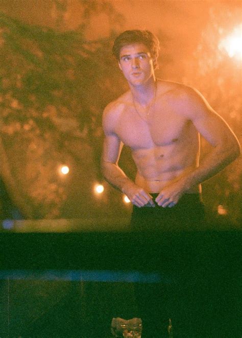 Jacob Elordi as Nate Jacobs in Euphoria Season 2, 2022 : r/JacobElordi