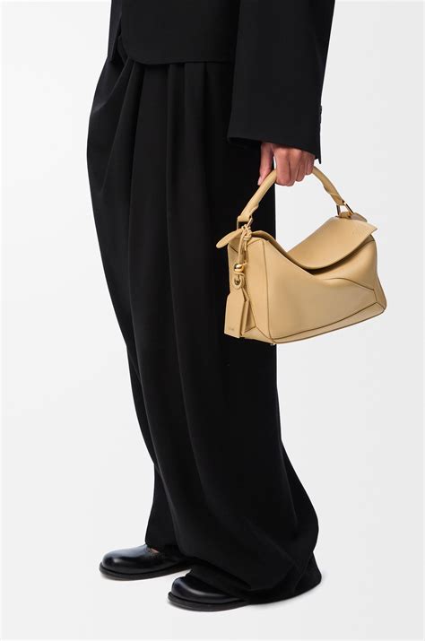 Colección de complementos y ropa de lujo para mujer - LOEWE