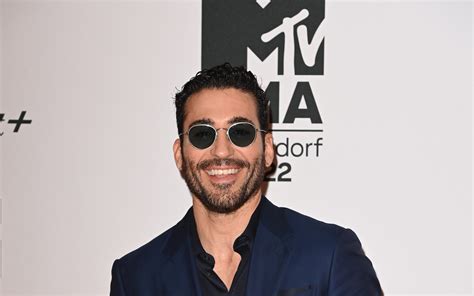 ‘Sky Rojo’: conoce a Miguel Ángel Silvestre, quien da vida a ‘Moisés ...