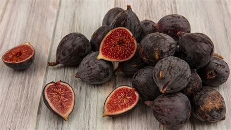 Fig Fruit (Anjeer): Nutrition and Health Benefits – NutritionFact.in
