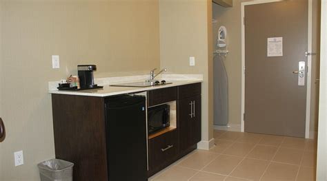 MERIDIAN INN & SUITES (Lloydminster, Alberta) - Hotel Reviews, Photos ...