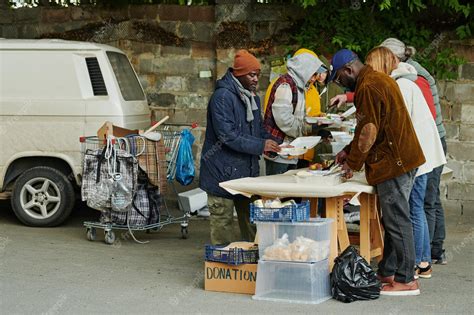 Homeless People 的图像结果