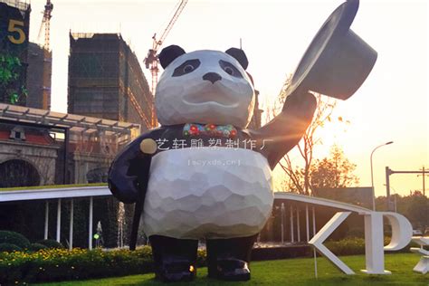 成都江花样年·江山展示区玻璃钢熊猫雕塑