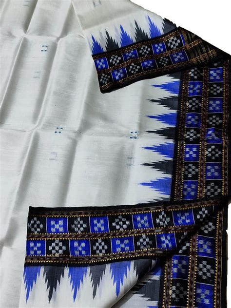 Off White Handloom Sambalpuri Double Ikat Silk Saree - Luxurionworld