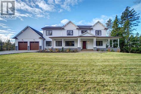 For sale: 590 McCabe Lake Drive, Middle Sackville, Nova Scotia B4E0N6 ...