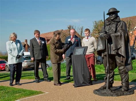Royal seal of approval as Ayrshire sculptor meets with HRH Princess ...