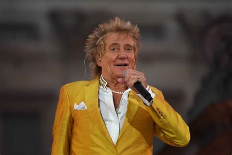 10 Best Rod Stewart Songs of All Time - Singersroom.com