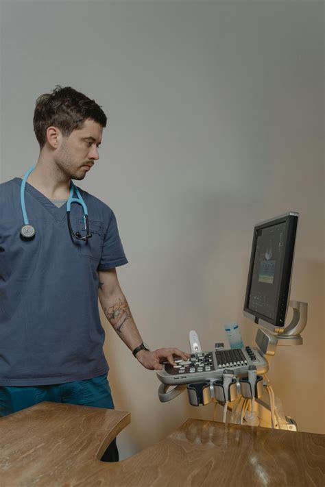 How Much Money Does a Travel Sonographer Earn? (Real Numbers & Earning Potential)