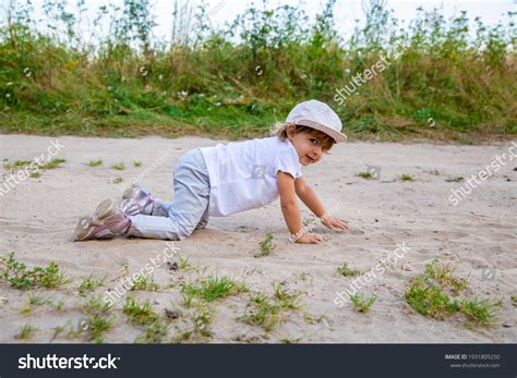 888 "crawling On All Fours" Images, Stock Photos & Vectors | Shutterstock