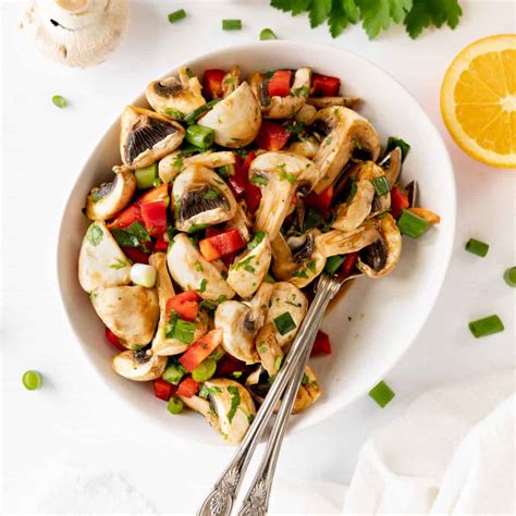 Delicious Easy Raw Mushroom Salad with Balsamic Vinegar