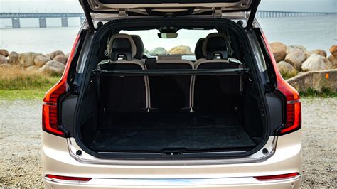 2025 Volvo XC90 Pricing, Photos & Specs