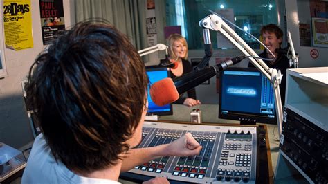 Veteran broadcast journalist to inspire Charles Sturt journalism ...