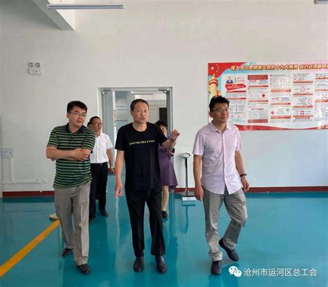沧州市总工会调研员马宝顺到农民工劳务市场检查指导工作