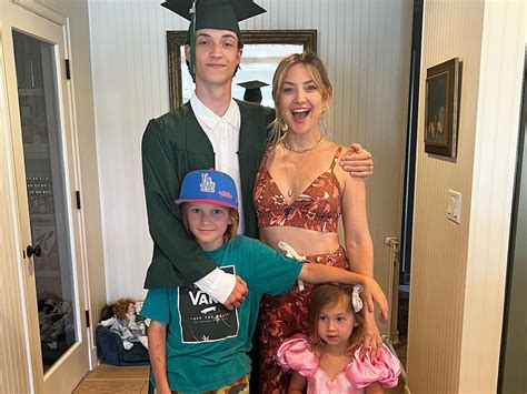 Everything To Know About The Children Kate Hudson Has With Chris, Matt Damon, And Lance Armstrong