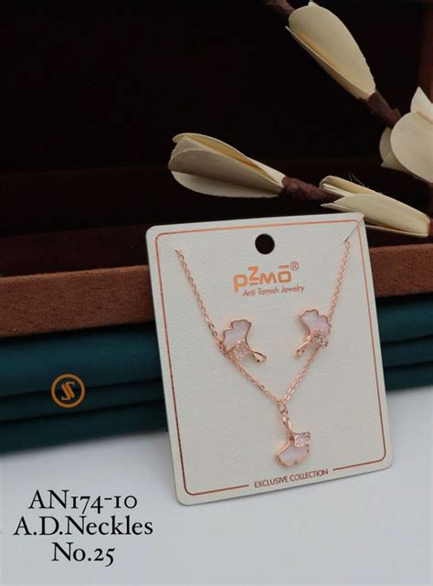 AN 175 Ad Pendant Set