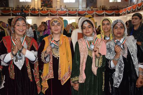 Kashmiri youth dance to folk tunes to create world record