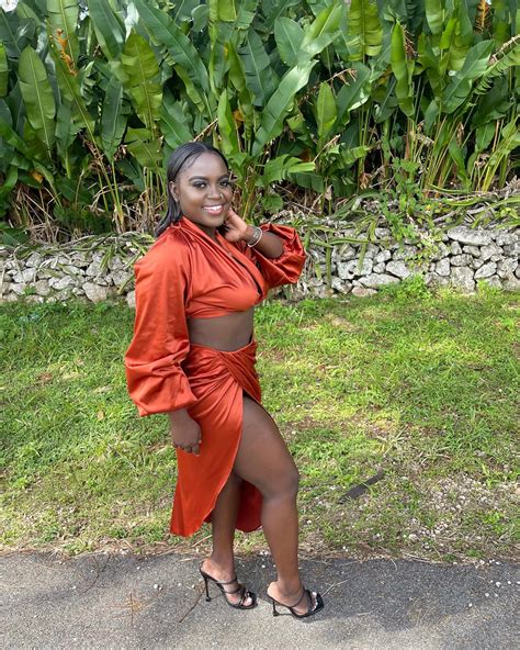 Shanise🇯🇲 | 99 problems but a beach ain’t one!💞🌊 | Instagram