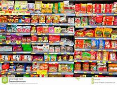 scaffali supermercati tagliatelle istantanee sugli scaffali supermercato scaffali supermercati tagliatelle istantanee sugli scaffali supermercato
