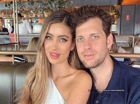 Model hits back at trolls perfectly for bump shaming