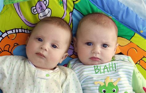 可爱双胞胎图片,婴儿双胞胎图片,可爱双胞胎图片大全_亲亲宝贝网
