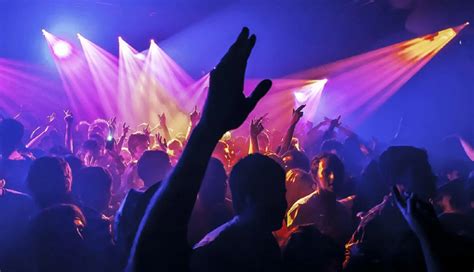 6 Popular Places To Visit in Delhi - lifeberrys.com